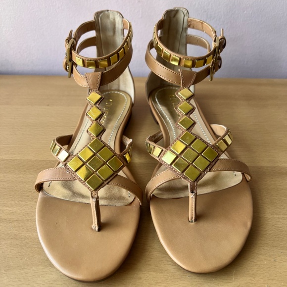 Guess Gladiator Brown Tan & Gold adornments hardware Flat Thong Sandals Zip back - Picture 2 of 16